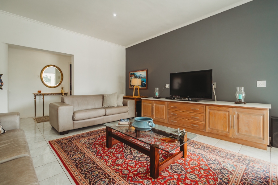 4 Bedroom Property for Sale in Bergsig Western Cape